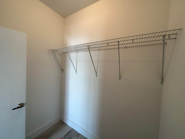 Building Photo - 815 NE 17th Ave