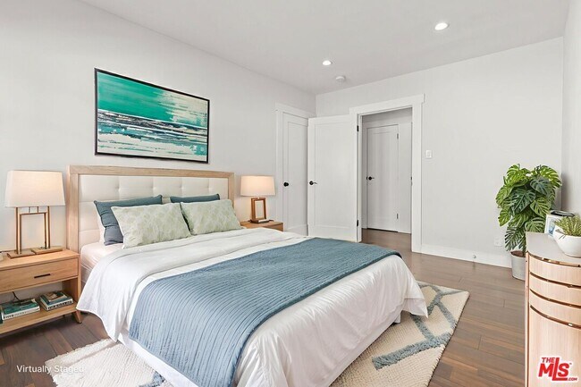 Building Photo - 1756 N La Brea Ave