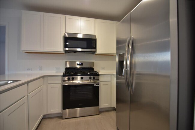 Building Photo - 343 Keefer