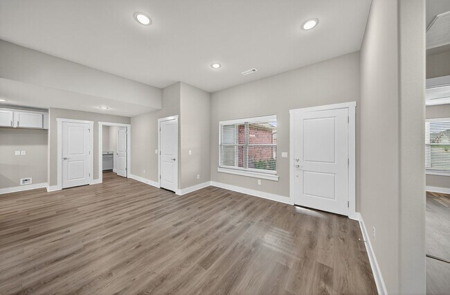 Building Photo - Great House in Quiet Neighborhood Ready to...