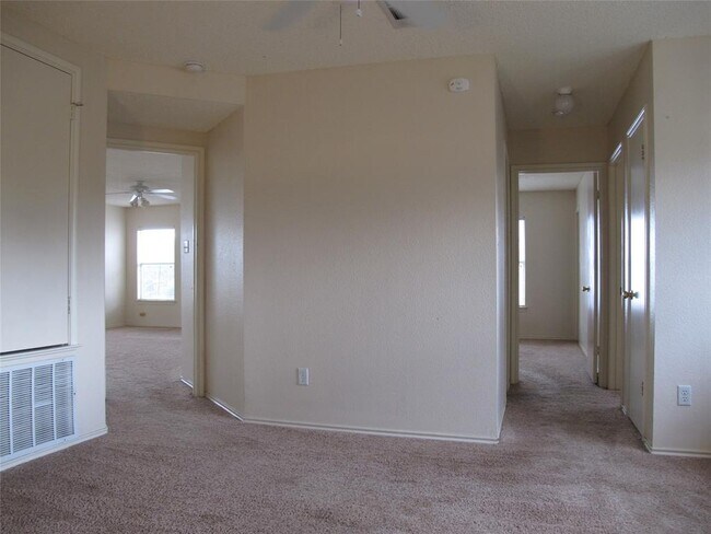 Building Photo - 2011 Jasper Ln