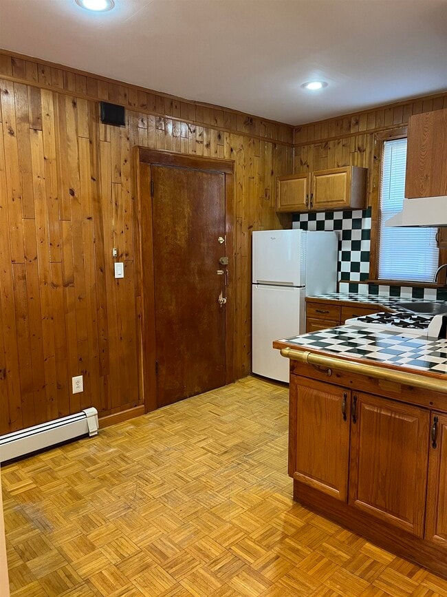 Building Photo - 220 Bay St