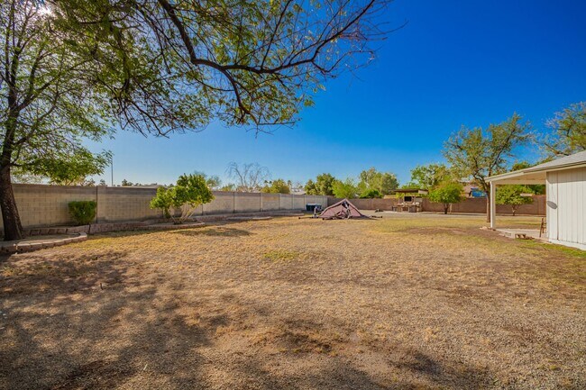 Building Photo - 2321 E Enid Cir