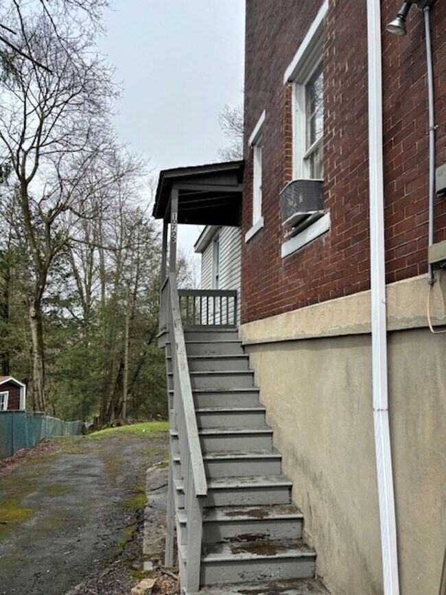Building Photo - 1070 Luzerne St