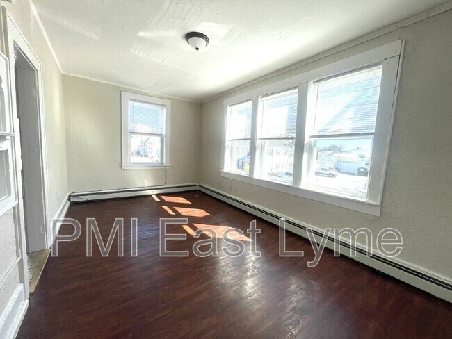 Primary Photo - 92 Truman St