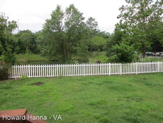 Building Photo - 3 br, 2.5 bath House - 961 Thomas Circle