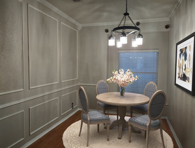 Building Photo - 1122 Persian Garden