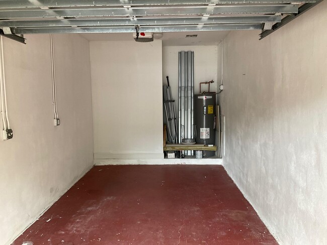 Building Photo - 6639 Hidden Cove Dr