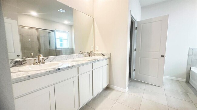 Building Photo - 17915 Cantarina Cove