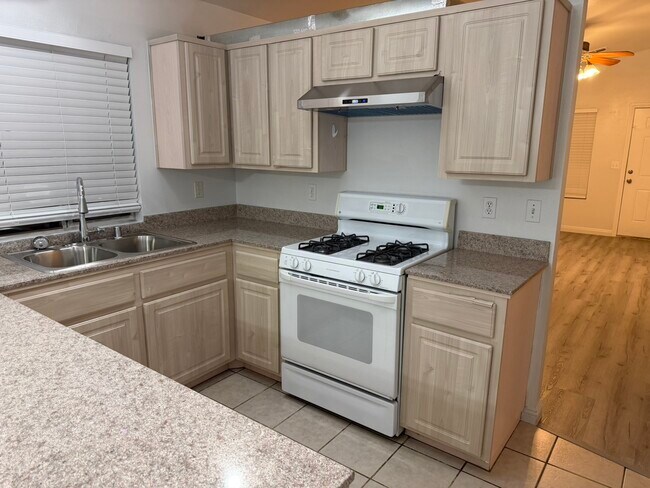 Building Photo - 5817 Lenapee Ct