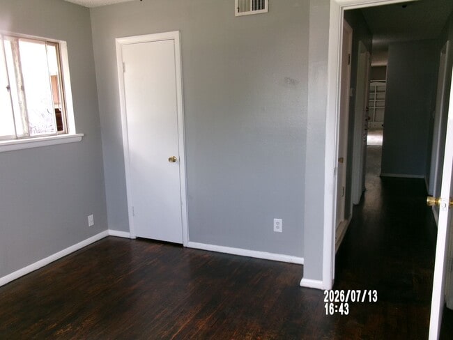 Building Photo - Spacious home with lots of personality located in Lawton Heights