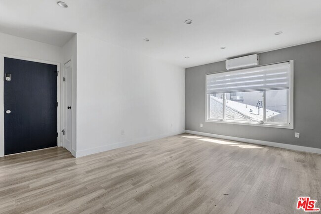 Building Photo - 6350 Willoughby Ave