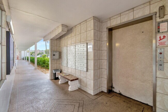 Building Photo - 3031 Cornwall B