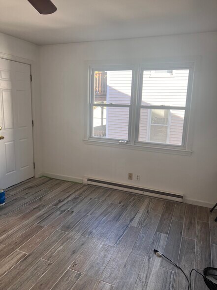 Eat in kitchen - 21 N Spring St