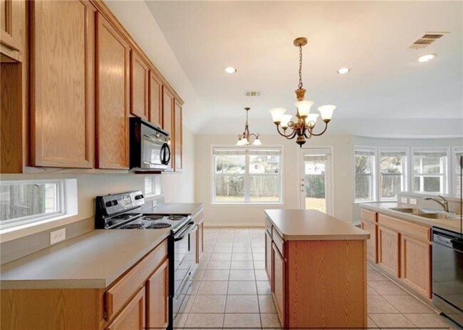 Building Photo - 706 Tom Kite Dr