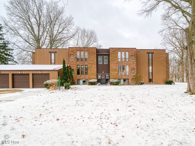 Building Photo - 33803 Electric Blvd