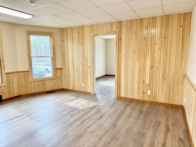 Building Photo - Well maintained inside and out