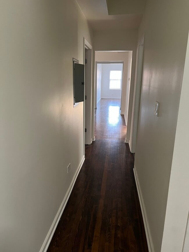 Building Photo - 5427 W Quincy St