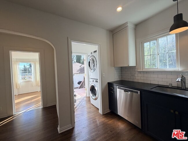 Building Photo - 6110 Scenic Ave