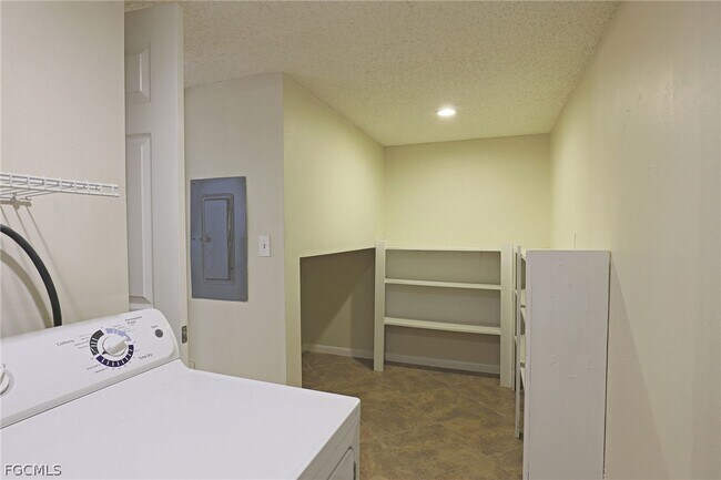 Building Photo - 12353 Woodrose Ct