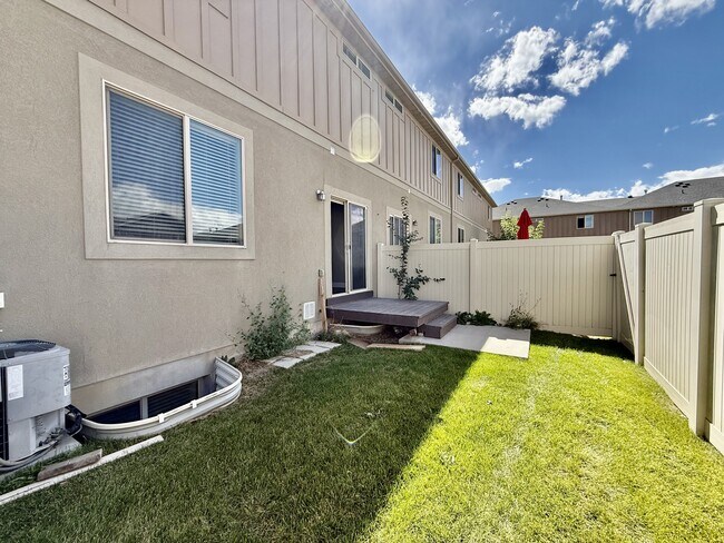 Building Photo - 6928 Village River Ln