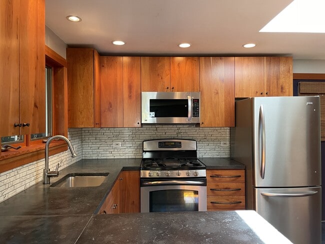 Building Photo - 6551 35th Ave SW