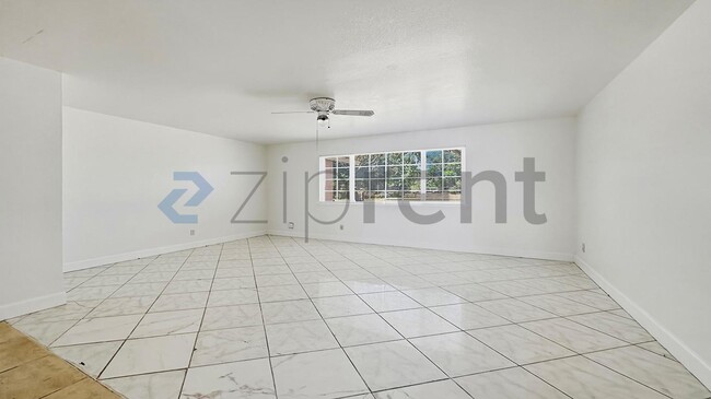 Building Photo - 4109 N Cornelia Ave