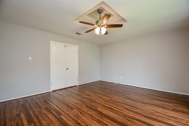 Building Photo - 12314 Plumpoint Dr