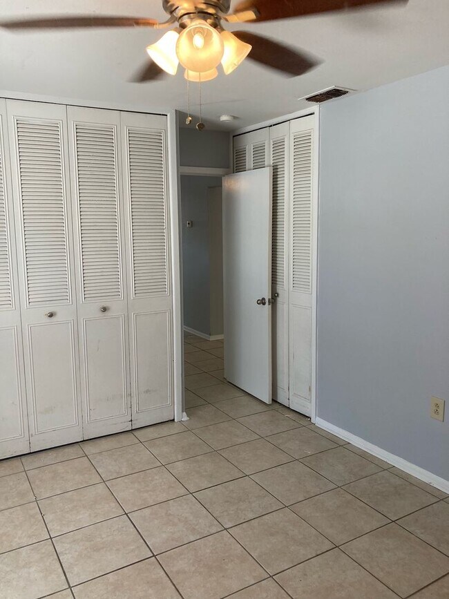 Building Photo - ZERO APPLICATION FEE FOR THIS 4BR/2BA NORTHEAST HOME