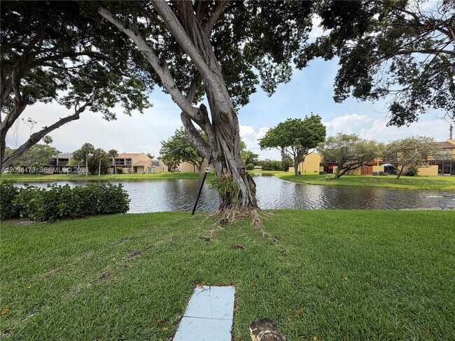 Building Photo - 1540 NW 93rd Ave