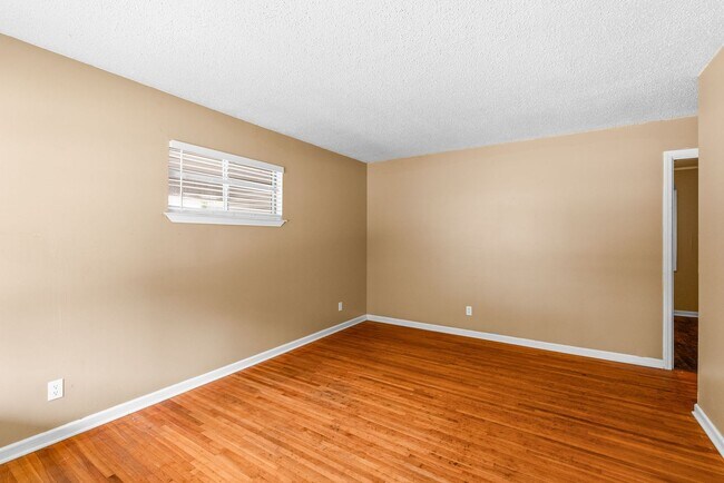Building Photo - 6412 Chippewa Dr