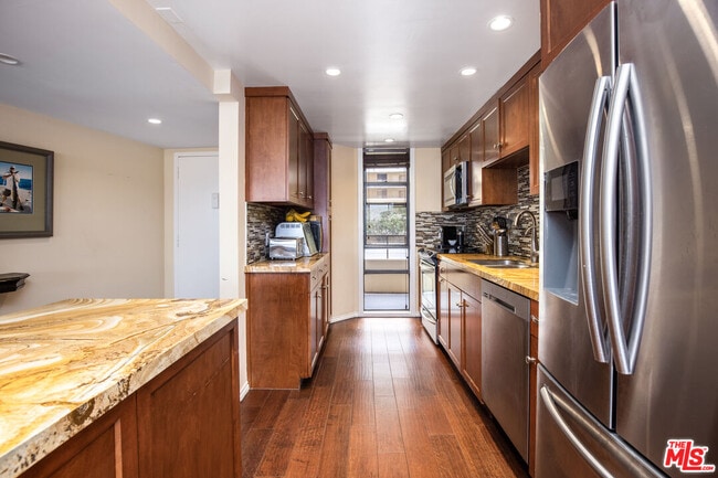 Building Photo - 4316 Marina City Dr