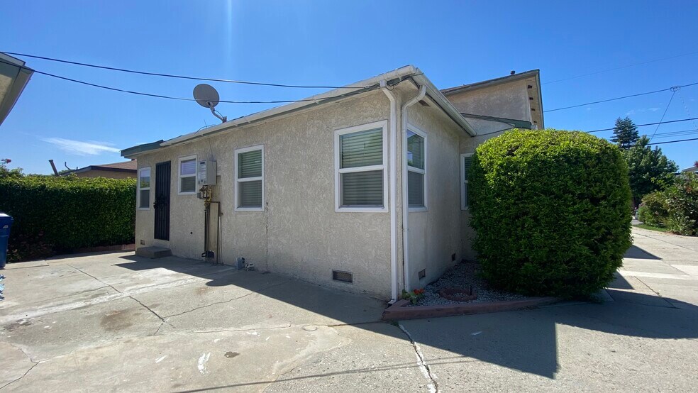 Primary Photo - 1621 Del Amo Blvd