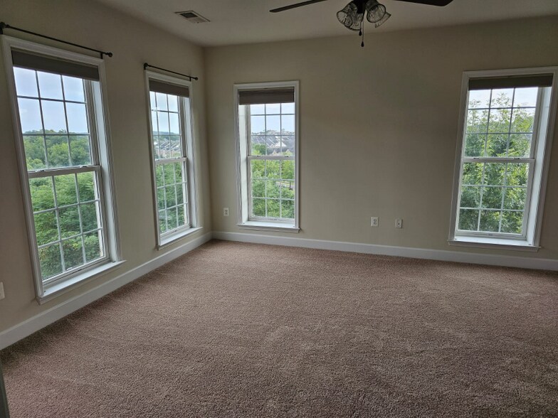 Building Photo - 2325 Brookmoor Ln