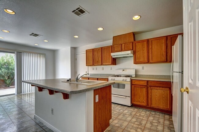 Building Photo - 5332 N Carlsbad Heights St