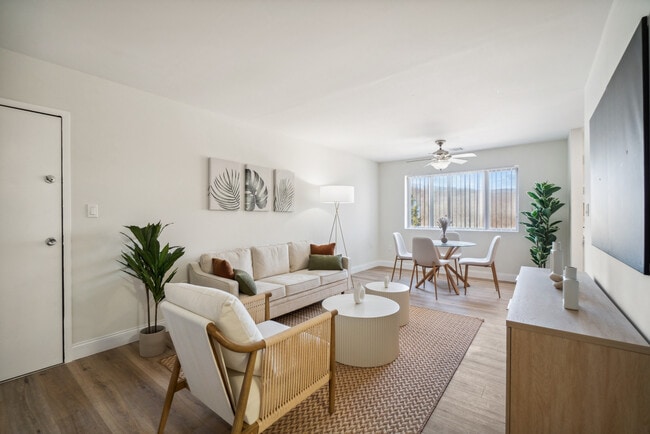 Building Photo - Mountain View