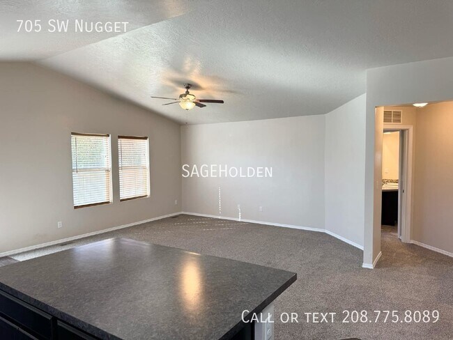 Building Photo - 705 SW Nugget-