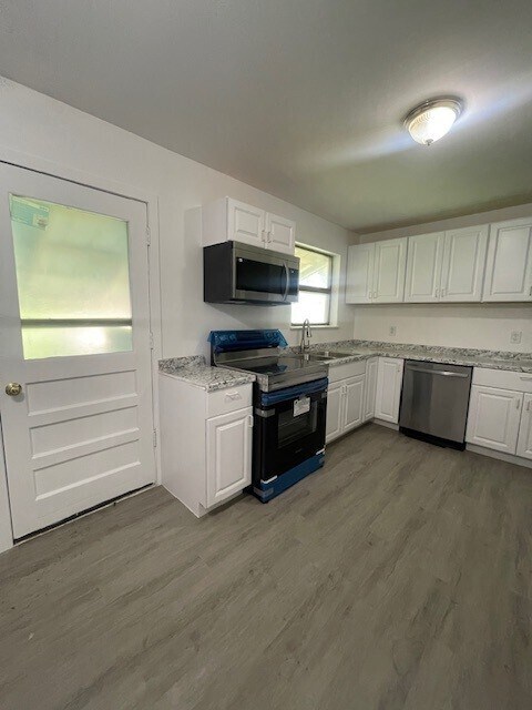 Building Photo - 12015 Galva Dr