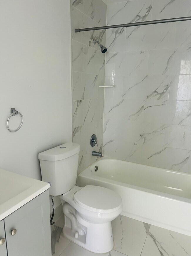 Building Photo - 1471 NW 20th St