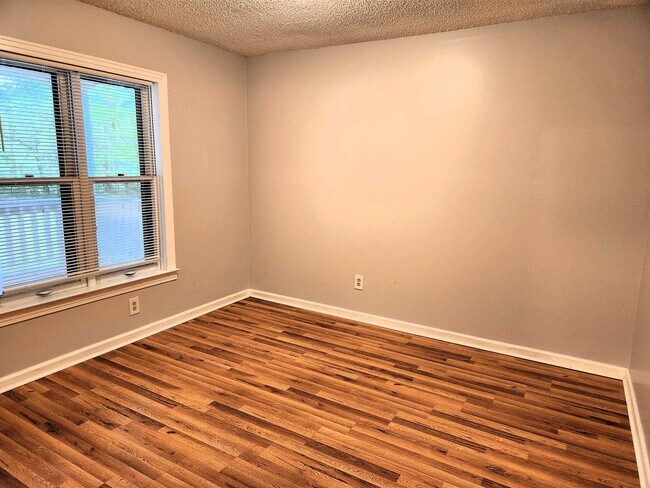 Building Photo - 7188 Pleasant Ridge Rd