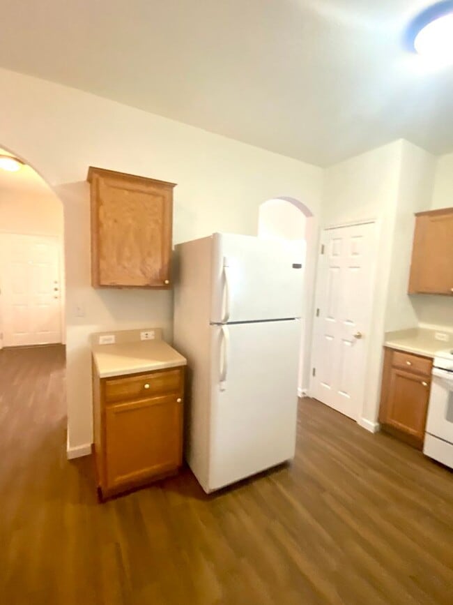 Building Photo - 804 N Creek Blvd