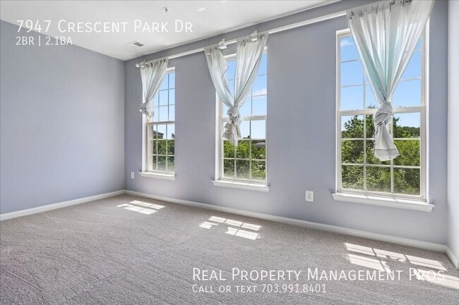 Building Photo - 7947 Crescent Park Dr