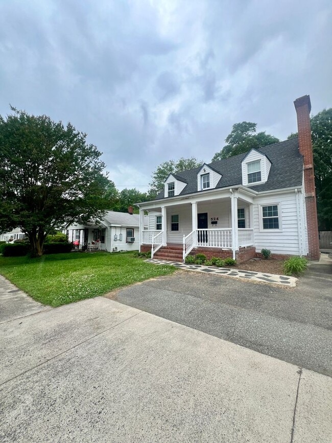 Building Photo - Beautiful Four Bedroom House, Right Off Grove and Patterson!! Lawn Care Included!!