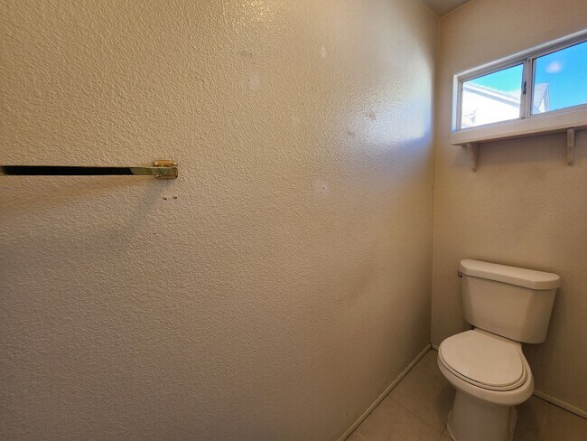 Building Photo - 1720 Navarre Ln