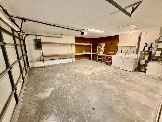 Building Photo - 5490 Britan Dr