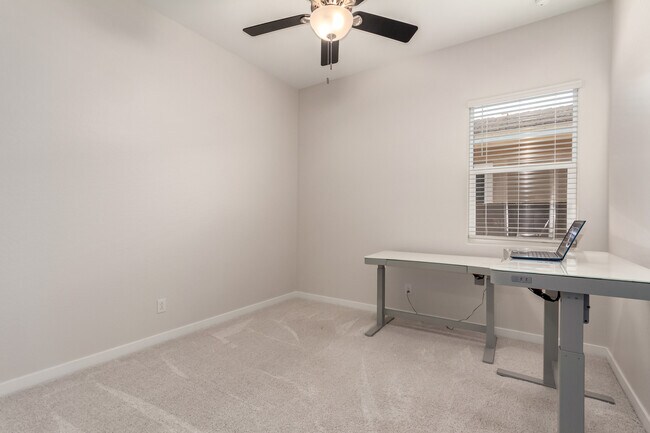 Building Photo - 941 Treasure Trl