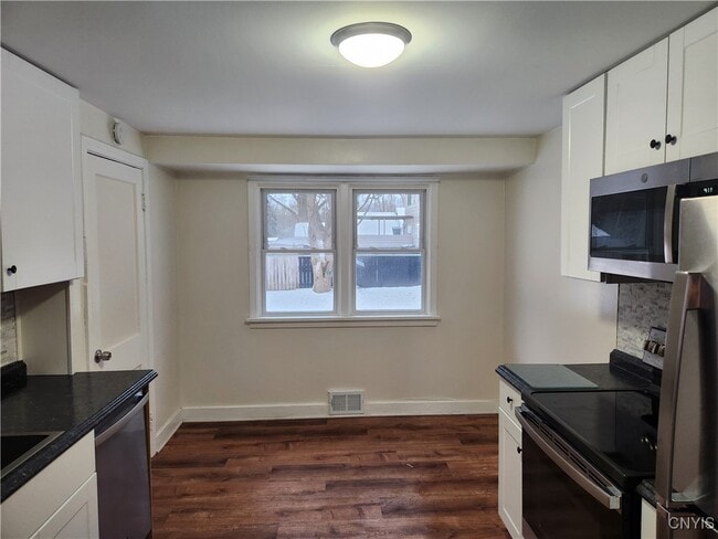 Building Photo - 437 Church St