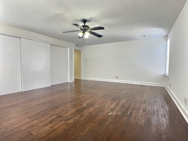 Building Photo - "Spacious 3-Bedroom San Antonio Gem with A...
