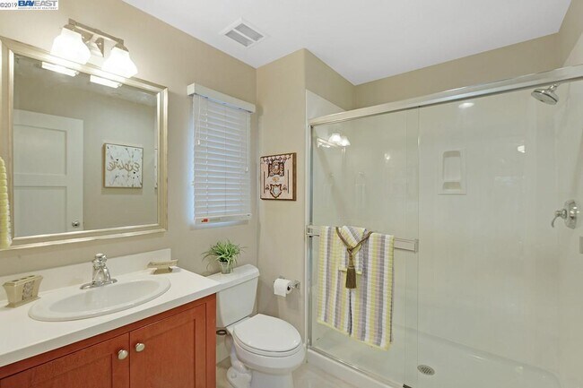 Building Photo - 549 Ficus Terrace