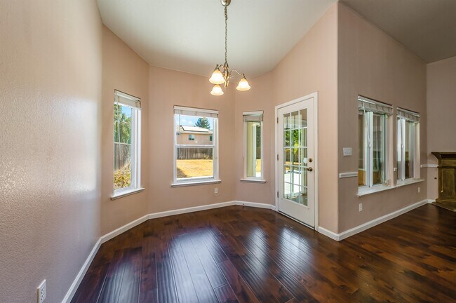 Building Photo - 5857 W Millbrae Ave